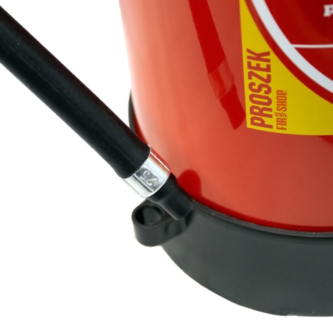 Gaśnica proszkowa Gloria 12 kg z gumowym wężem i plastikową podstawą stabilizującą.